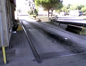 17) Modulo con piattaforma in cemento